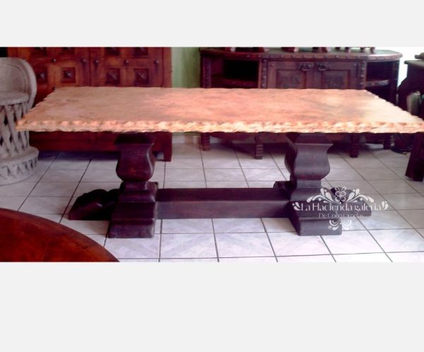 Mesa de madera y mármol