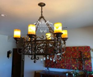 Candil ovalado de herrería con luces de ónix