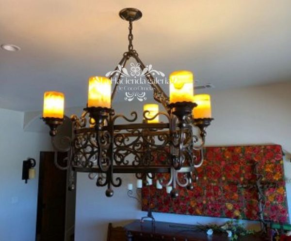 Candil ovalado de herrería con luces de ónix