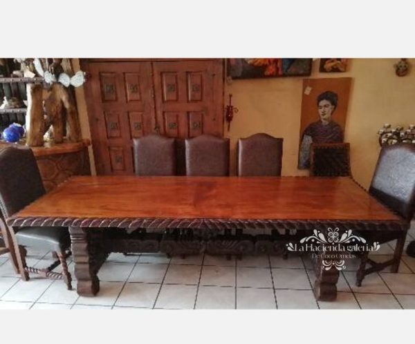 Mesa tallada