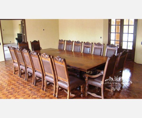 Mesa patas torneadas