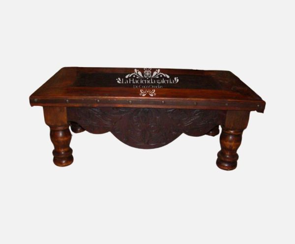 Mesa de centro patas torneadas, con piel cincelada