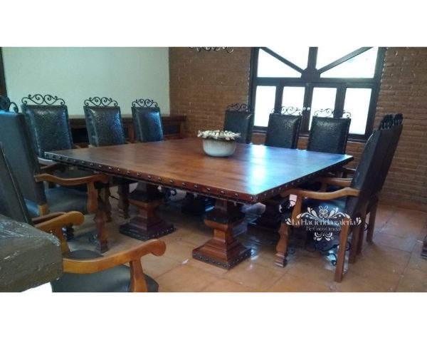 Mesa de comedor cuadrada con patas de cebolla
