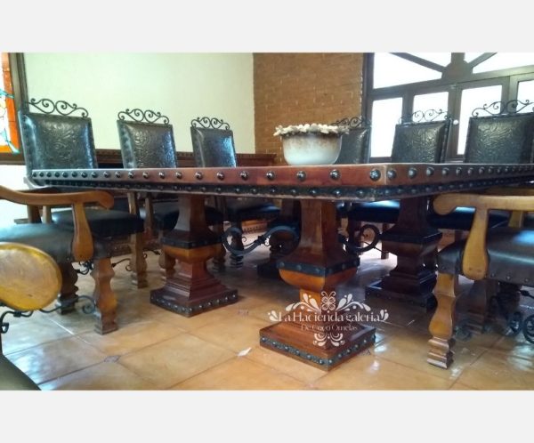 Mesa de comedor cuadrada con patas de cebolla