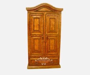 Armario con puertas abatibles