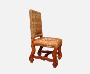 Silla de medallón patas talladas tapizada en piel y tela